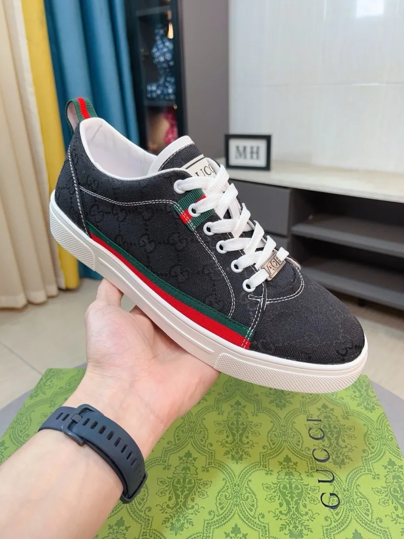 Men's shoes 💰400🌸🌸[GUCCI] Gucci's new spring and summer slip-on loafers with cartoon characters, Fendi F's low-top trendy men's shoes, 😈The upper is made of Italian 🇮🇹 imported sheep suede with Lafayette embroidered leather, full pigskin lining, original rubber non-slip outsole! The style is high-profile and elegant, and the upper is versatile and fashionable. 🇱🇾🇱🇾A large number of ready-made and reposted pictures will be sold! 38-44,